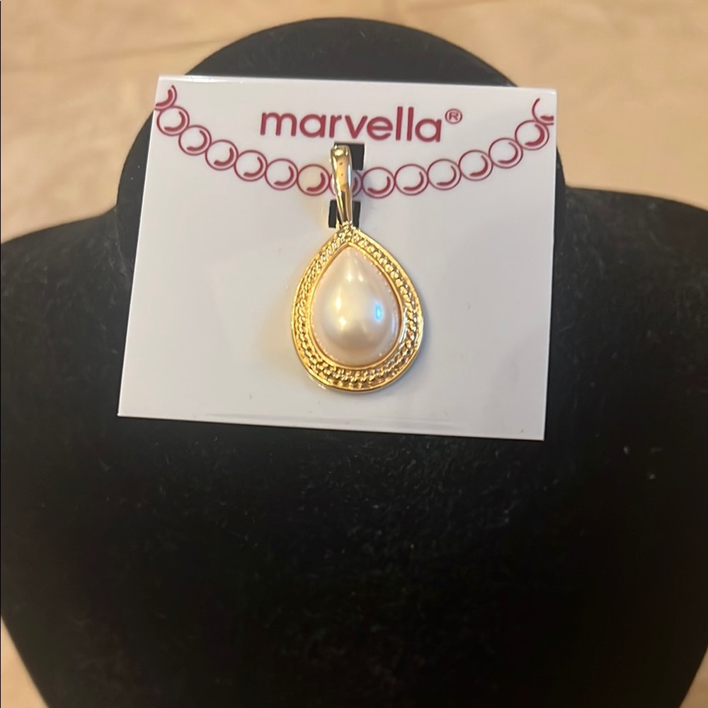 Marvella Gold and Cream Teardrop Pendant
